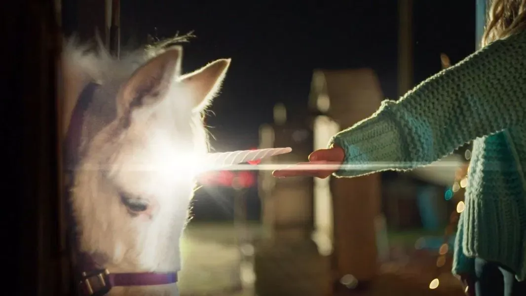 Une licorne à Noël Poster